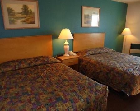 Herington Inn And Suites מראה חיצוני תמונה