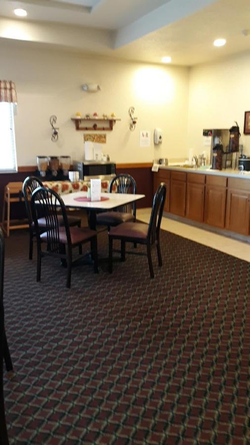 Herington Inn And Suites מראה חיצוני תמונה